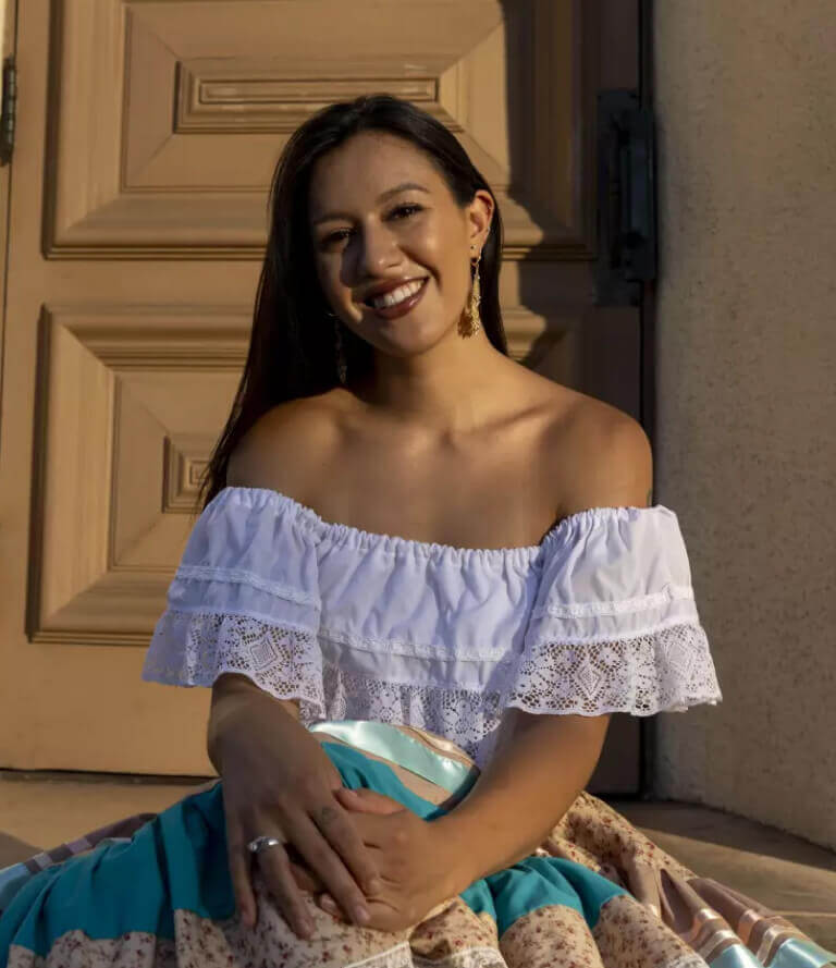 Coral Alonso, la artista que palpita por el mariachi y el activismo con frenesí